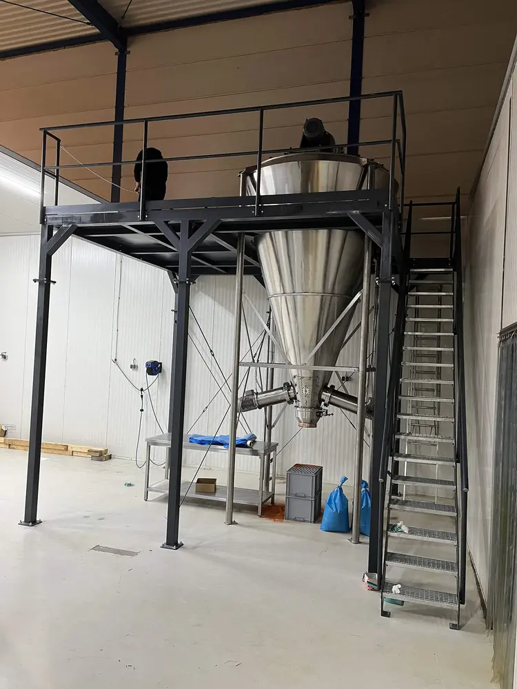 Spice blending in conical screw mixer